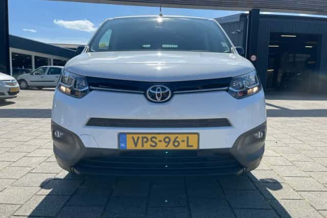 Toyota ProAce City (2022) thumbnail 2