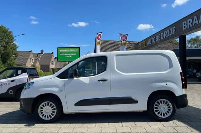 Toyota ProAce City (2022) thumbnail 3