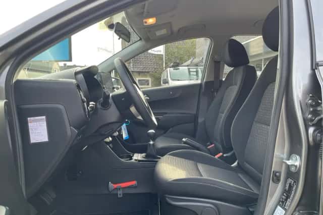 Kia Picanto (2023) thumbnail 4