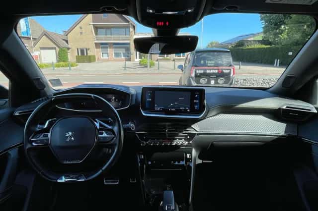 Peugeot 2008 (2020) thumbnail 6