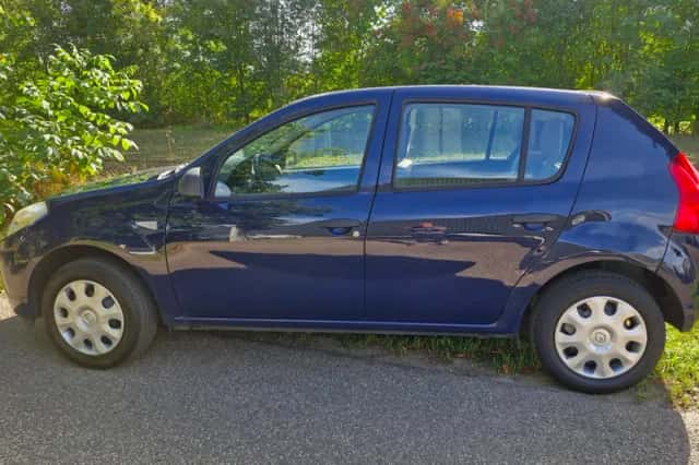 Dacia Sandero (2010) thumbnail 2