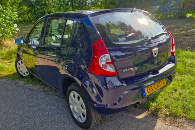 Dacia Sandero (2010) thumbnail 3