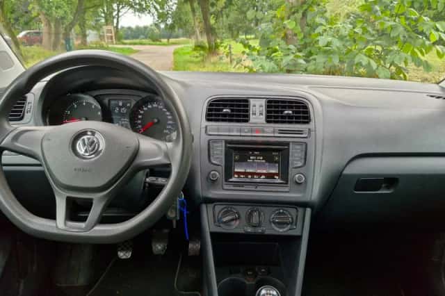 Volkswagen Polo (2016) thumbnail 3