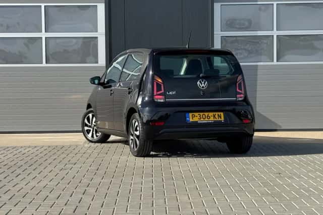 Volkswagen Up! (2021) thumbnail 4