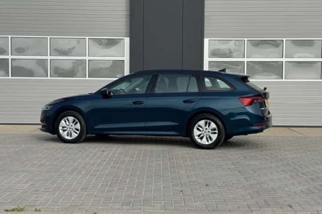 Škoda Octavia (2024) thumbnail 4