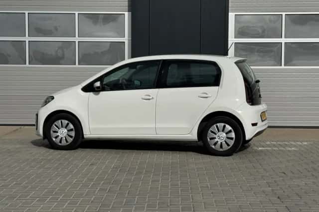 Volkswagen Up! (2017) thumbnail 4