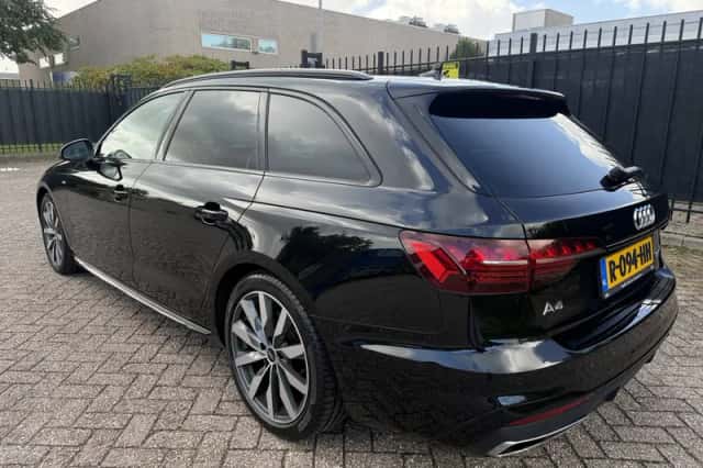 Audi A4 (2022) thumbnail 2