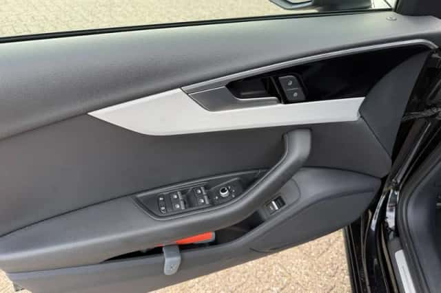 Audi A4 (2022) thumbnail 6