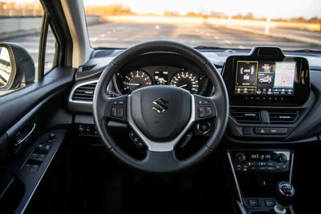 Suzuki S-Cross (2024) thumbnail 3