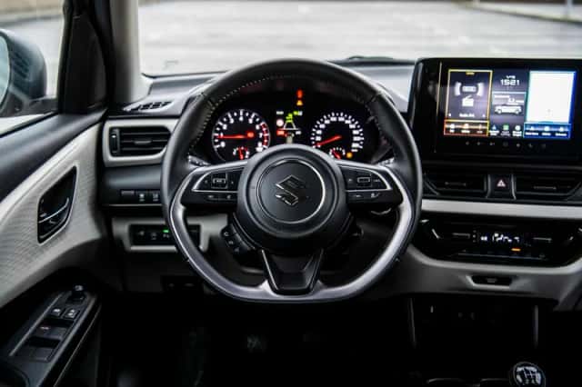 Suzuki Swift (2025) thumbnail 3
