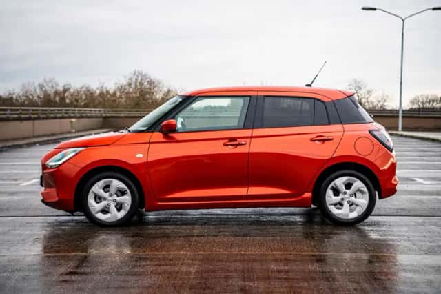 Suzuki Swift (2025) thumbnail 4