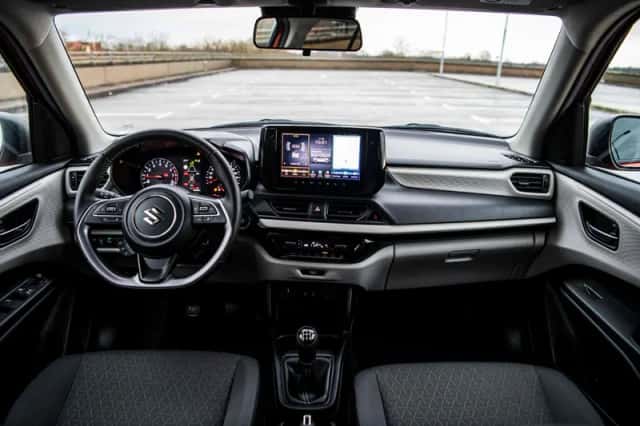 Suzuki Swift (2025) thumbnail 5