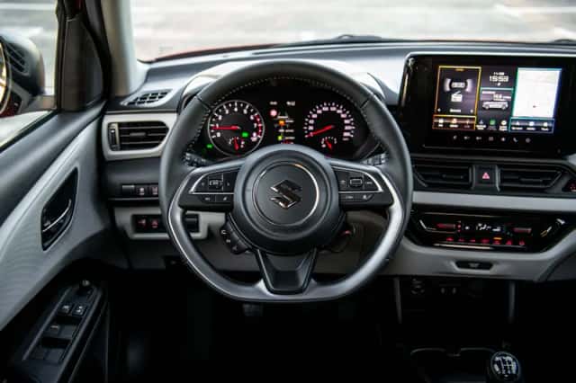 Suzuki Swift (2025) thumbnail 3