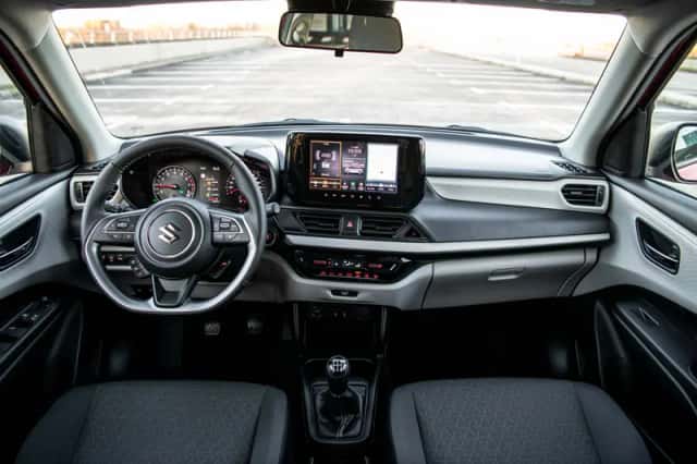 Suzuki Swift (2025) thumbnail 5
