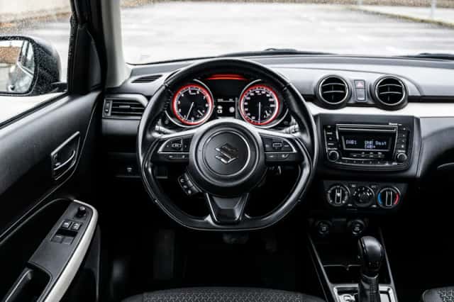 Suzuki Swift (2021) thumbnail 3