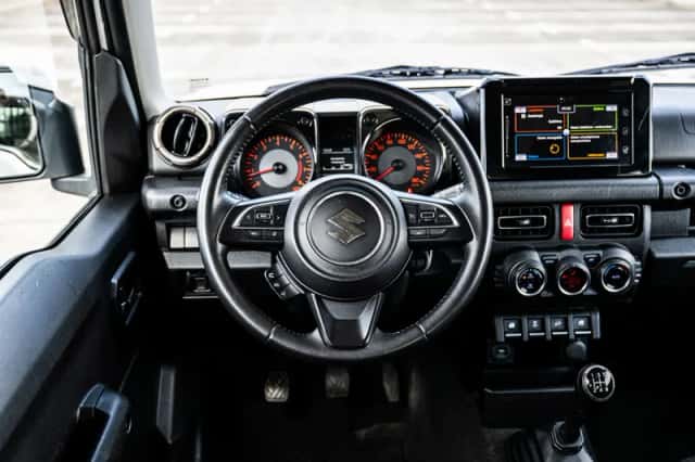 Suzuki Jimny (2018) thumbnail 3