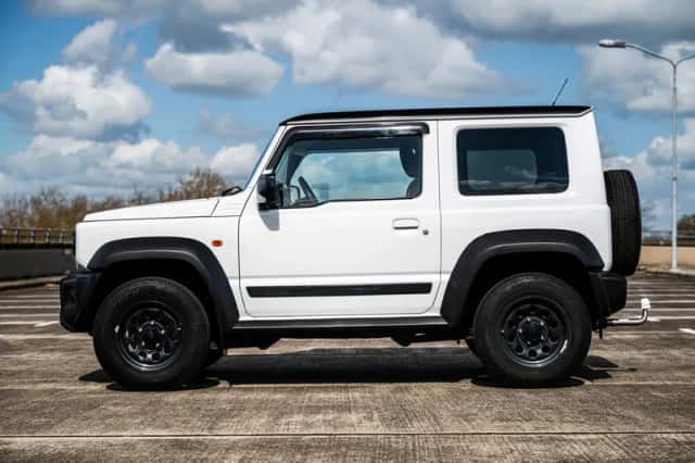 Suzuki Jimny (2018) thumbnail 4