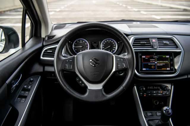 Suzuki S-Cross (2018) thumbnail 3