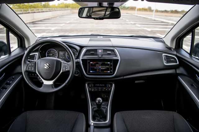 Suzuki S-Cross (2018) thumbnail 5