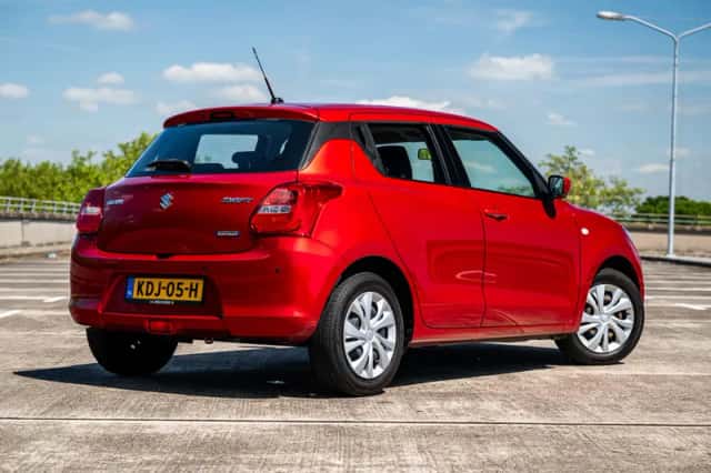 Suzuki Swift (2021) thumbnail 2