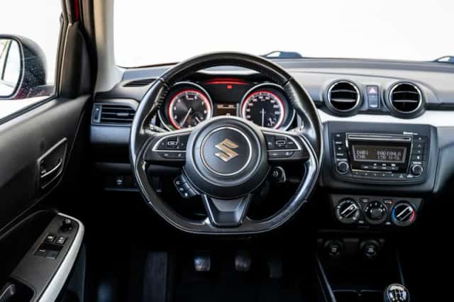 Suzuki Swift (2021) thumbnail 3