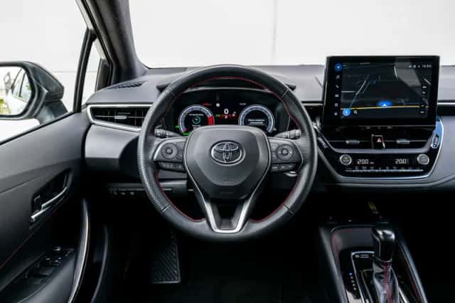 Toyota Corolla (2024) thumbnail 3
