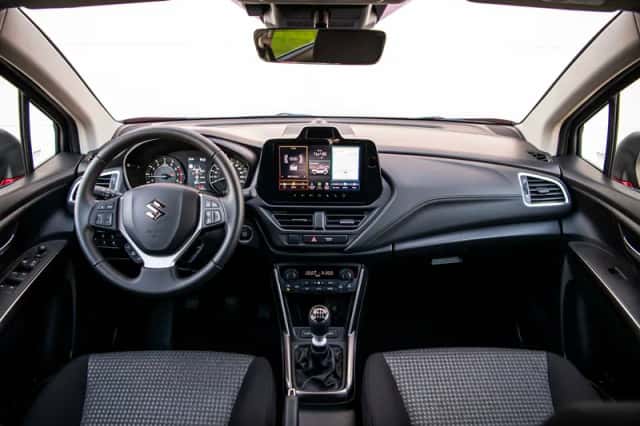 Suzuki S-Cross (2024) thumbnail 5