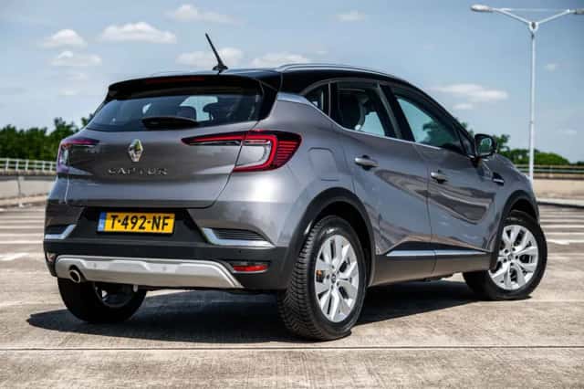 Renault Captur (2020) thumbnail 2