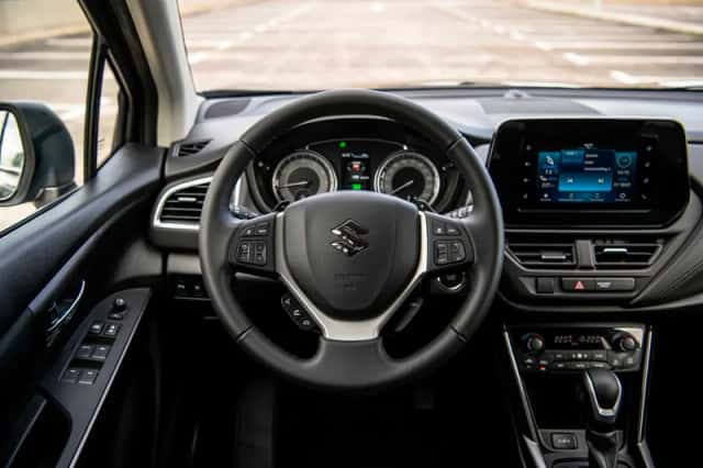 Suzuki S-Cross (2023) thumbnail 3