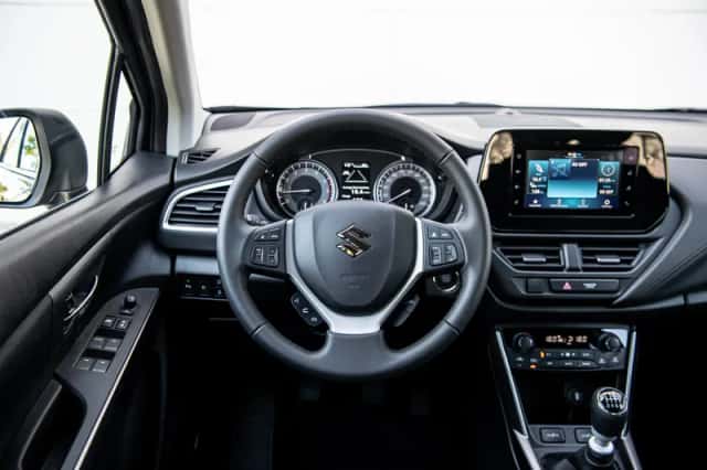 Suzuki S-Cross (2022) thumbnail 3