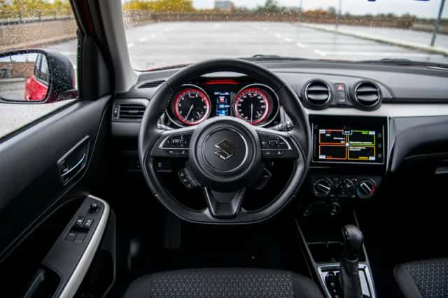 Suzuki Swift (2022) thumbnail 3