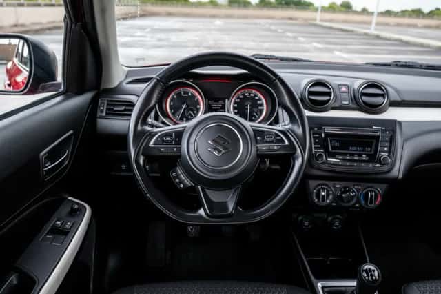 Suzuki Swift (2021) thumbnail 3