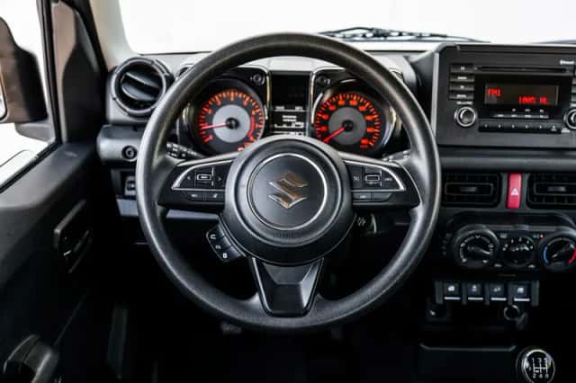Suzuki Jimny (2019) thumbnail 3