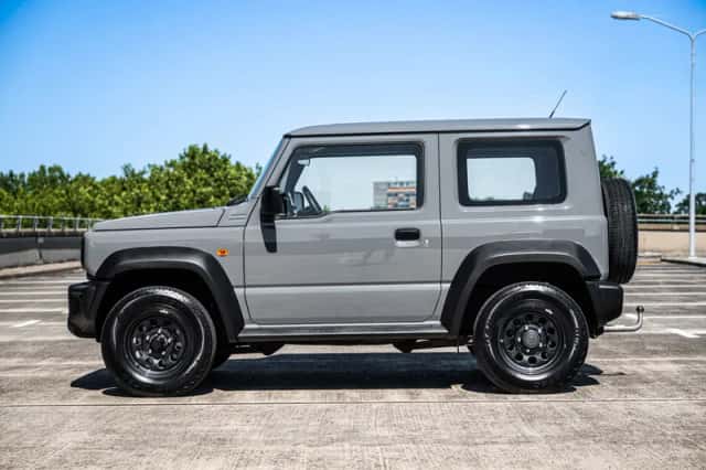 Suzuki Jimny (2019) thumbnail 4