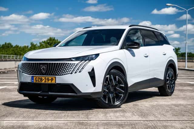 Peugeot 5008 (2025) thumbnail 1