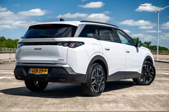 Peugeot 5008 (2025) thumbnail 2