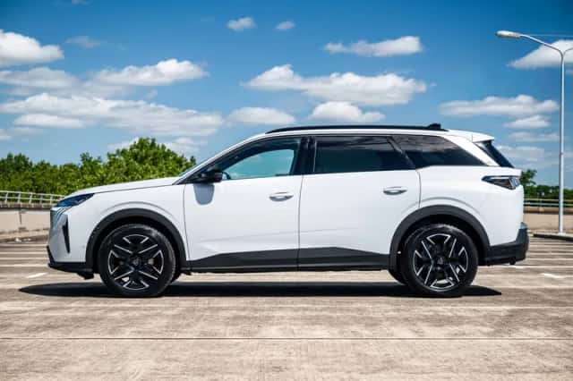 Peugeot 5008 (2025) thumbnail 4