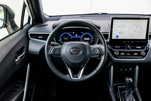 Toyota Corolla Cross (2023) thumbnail 3