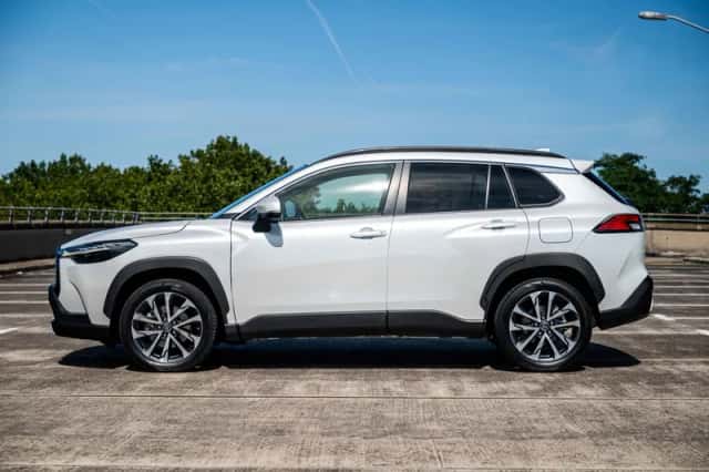 Toyota Corolla Cross (2023) thumbnail 4