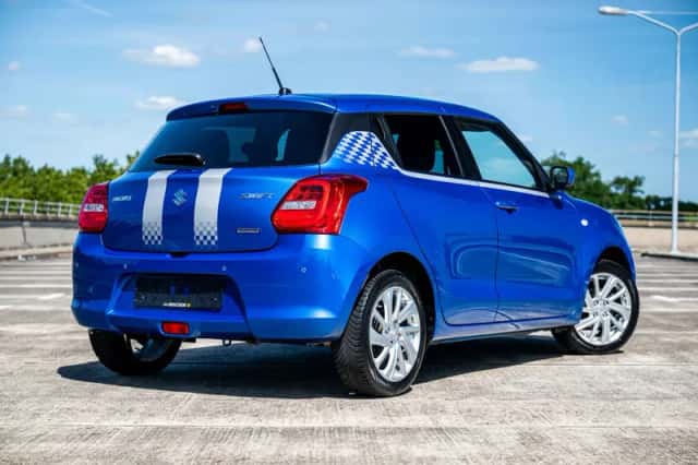 Suzuki Swift (2023) thumbnail 2