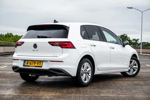 Volkswagen Golf (2022) thumbnail 2