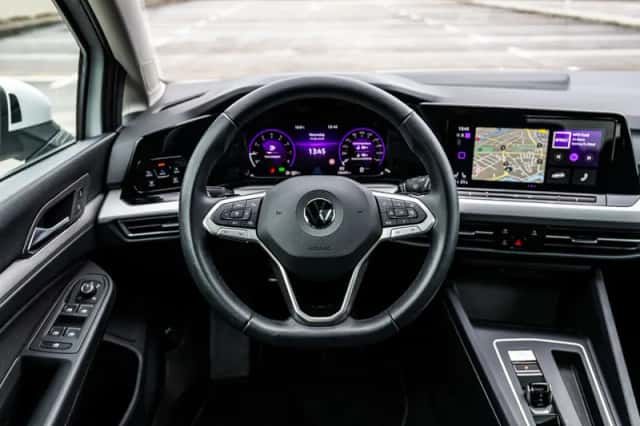 Volkswagen Golf (2022) thumbnail 3