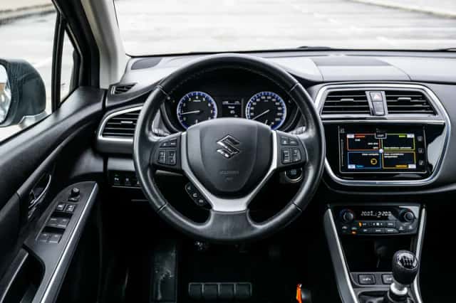 Suzuki S-Cross (2020) thumbnail 3