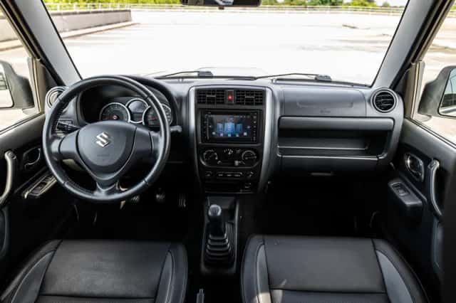 Suzuki Jimny (2016) thumbnail 5