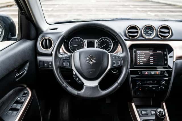 Suzuki Vitara (2017) thumbnail 3