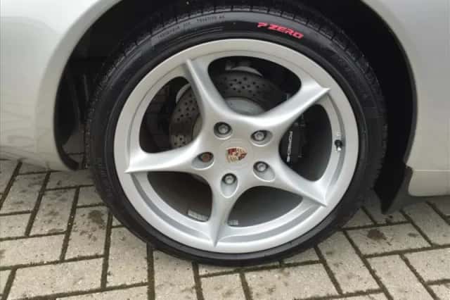 Porsche 911 (2002) thumbnail 5