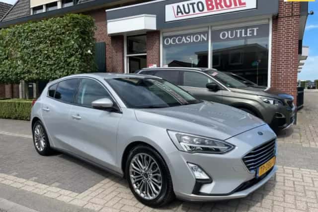 Ford Focus (2018) thumbnail 1