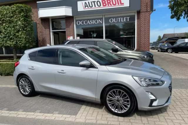 Ford Focus (2018) thumbnail 2
