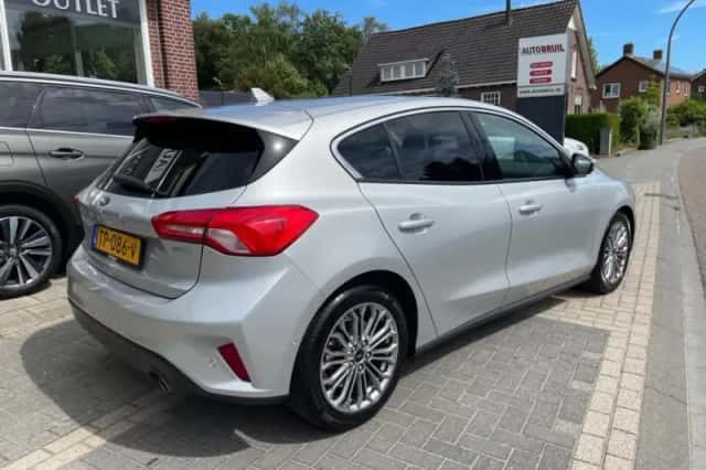 Ford Focus (2018) thumbnail 3