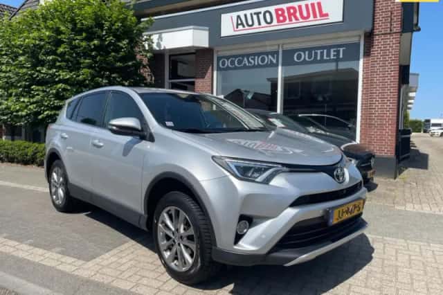 Toyota RAV4 (2016) thumbnail 1